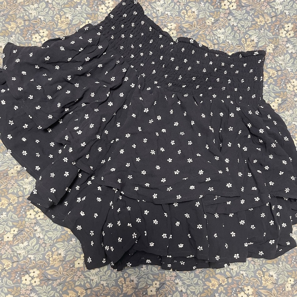 American Eagle Outfitters Navy and White Floral Skort